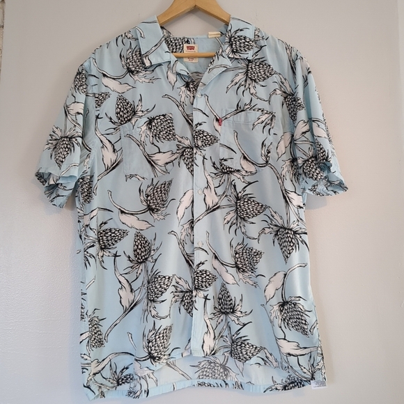 Levi's Light Blue Floral Men's Shirt Size Large Outdoor Golf Preppy - Picture 1 of 8